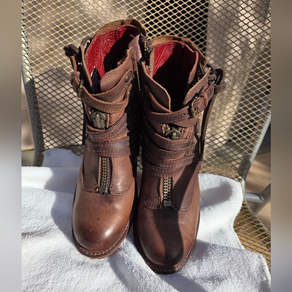FreeBird Women's Brown Leather Ankle Boots-size 7 (Worn Once) Narrow Front - Picture 9 of 14